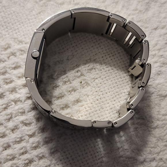 Stunning Guess Watch - Picture 3 of 4